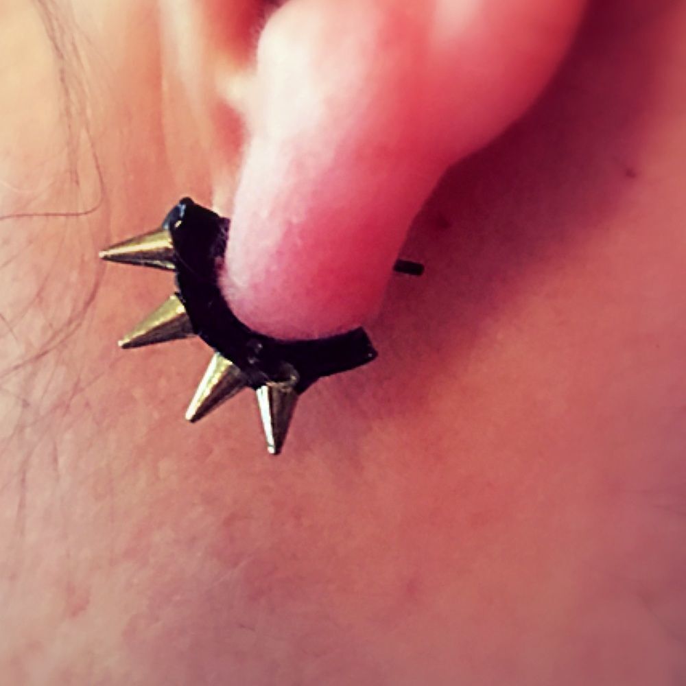 (P1) Spike Earrings - Picture 5 of 6